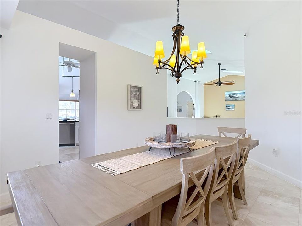 En Venta: $660,000 (3 camas, 2 baños, 2948 Pies cuadrados)