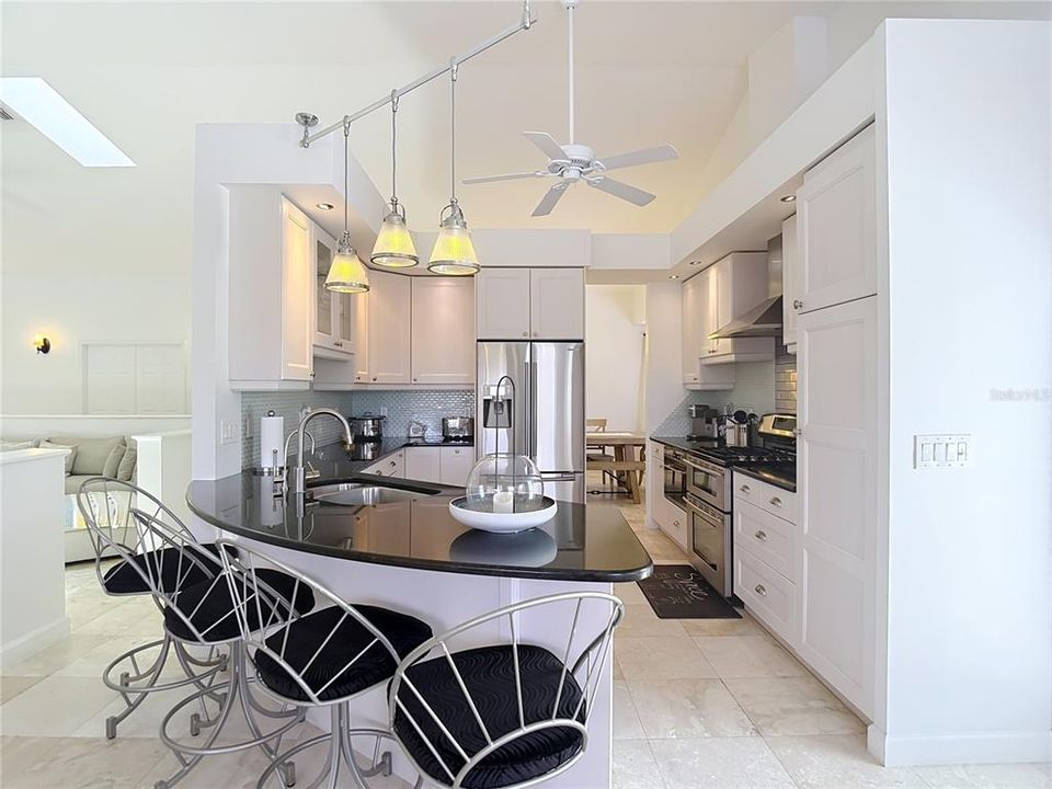 En Venta: $660,000 (3 camas, 2 baños, 2948 Pies cuadrados)