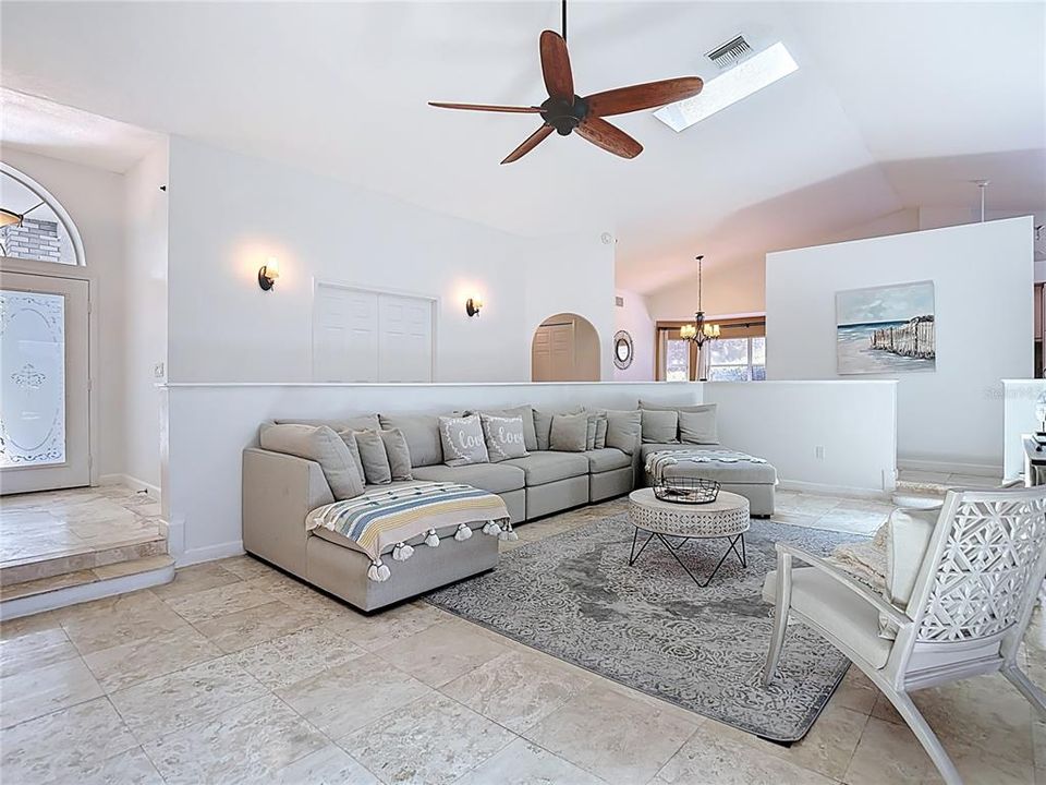 En Venta: $660,000 (3 camas, 2 baños, 2948 Pies cuadrados)