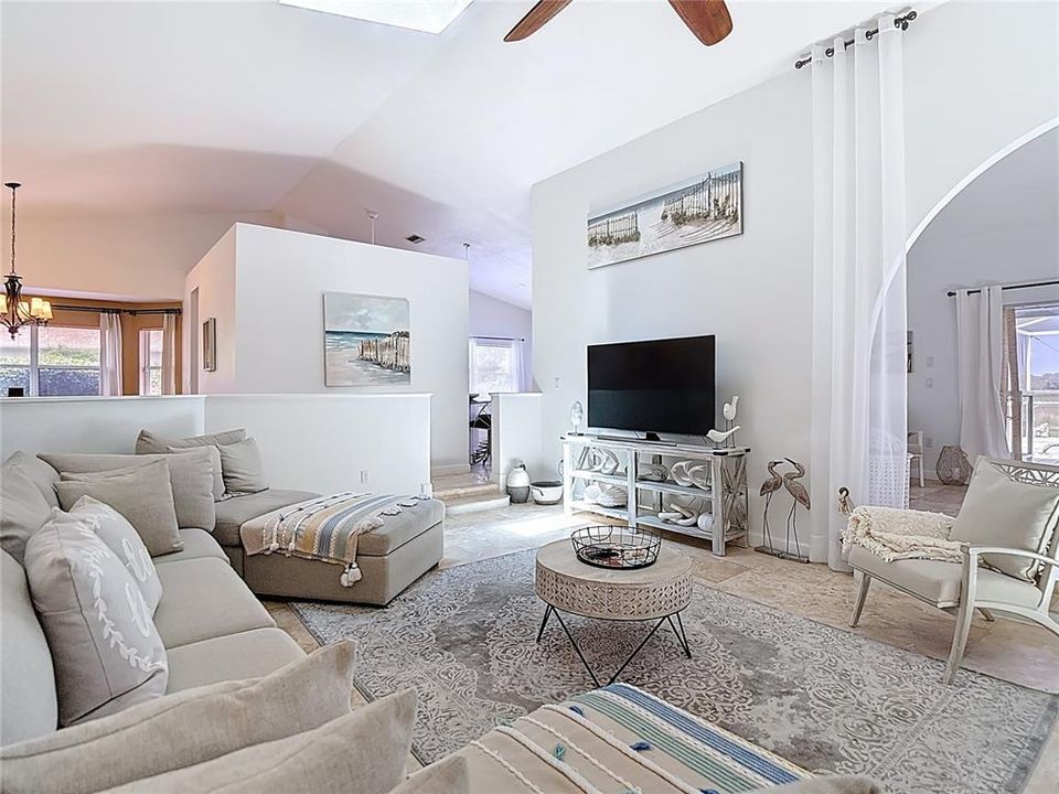 En Venta: $660,000 (3 camas, 2 baños, 2948 Pies cuadrados)