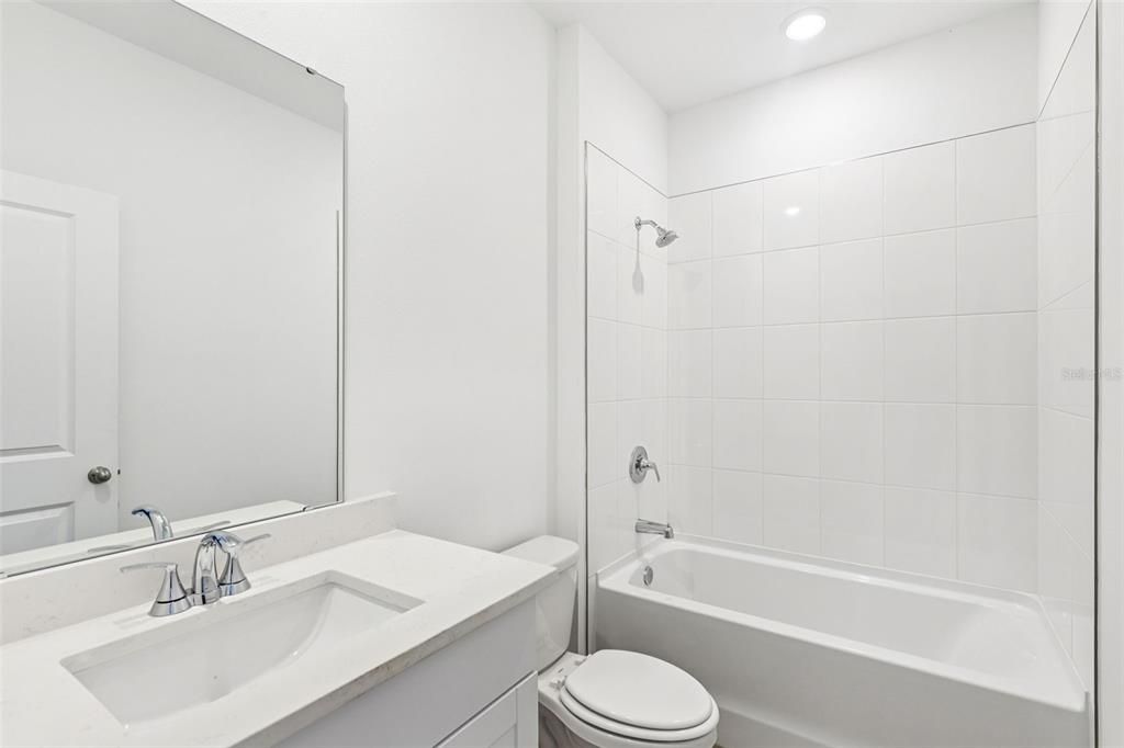 Под контрактом: $384,990 (4 спален, 3 ванн, 2192 Квадратных фут)