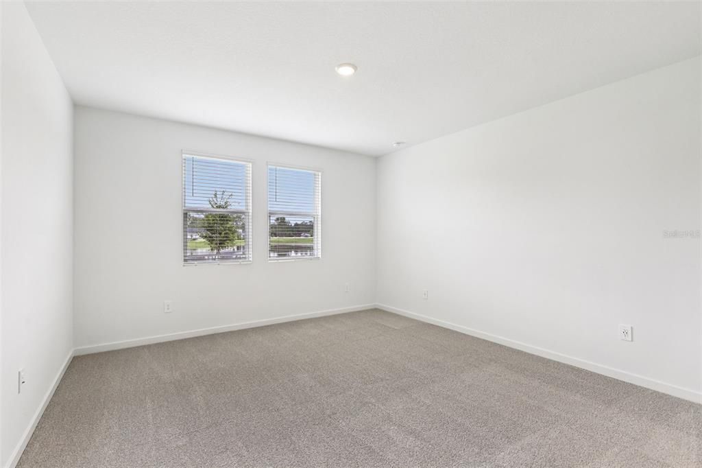 Под контрактом: $384,990 (4 спален, 3 ванн, 2192 Квадратных фут)