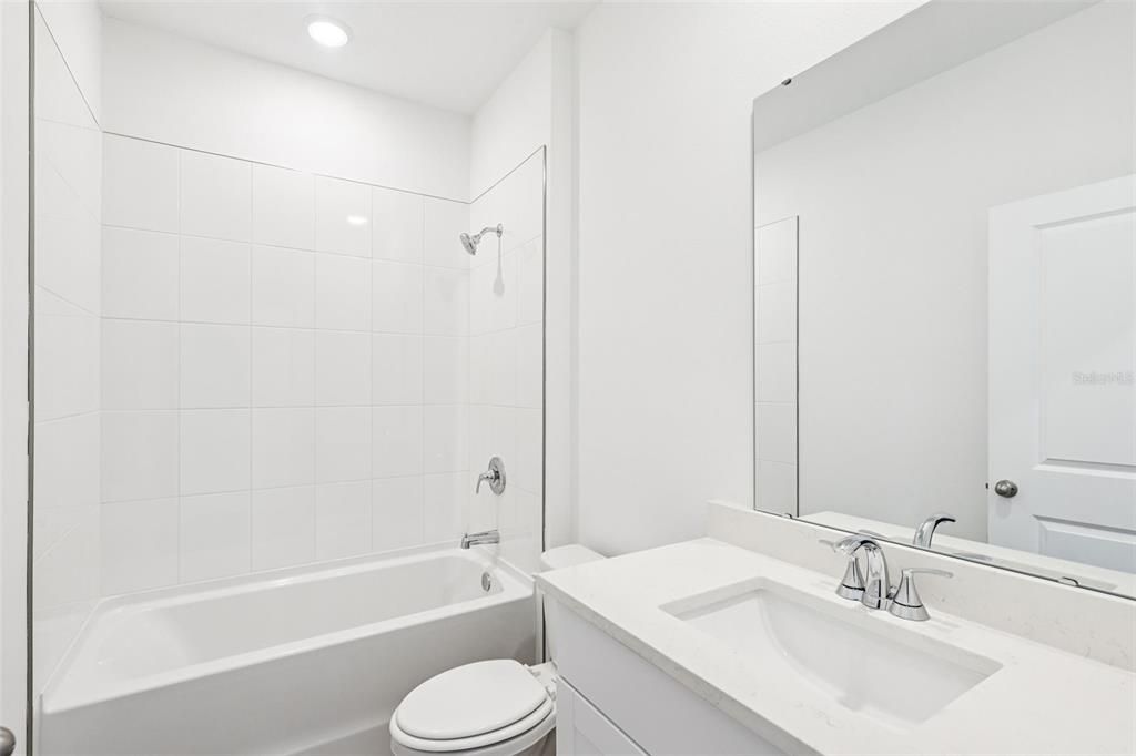 Под контрактом: $384,990 (4 спален, 3 ванн, 2192 Квадратных фут)