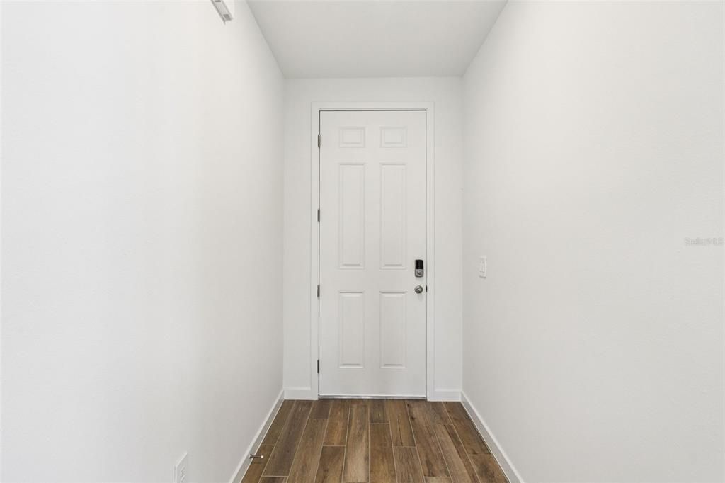 Под контрактом: $384,990 (4 спален, 3 ванн, 2192 Квадратных фут)