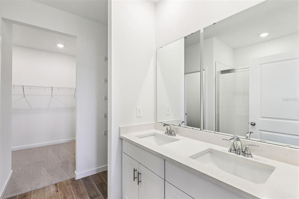 Под контрактом: $384,990 (4 спален, 3 ванн, 2192 Квадратных фут)