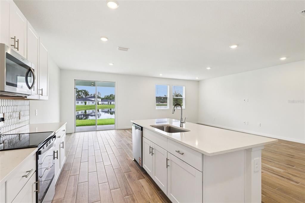 Под контрактом: $384,990 (4 спален, 3 ванн, 2192 Квадратных фут)