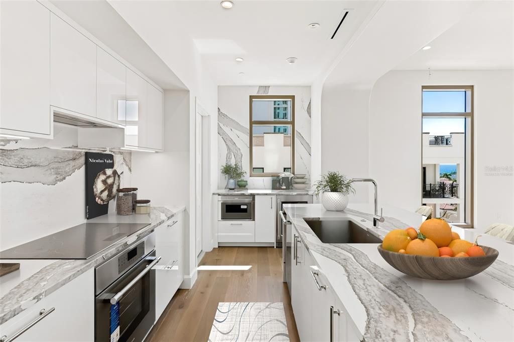 待售: $2,287,000 (3 贝兹, 3 浴室, 2156 平方英尺)