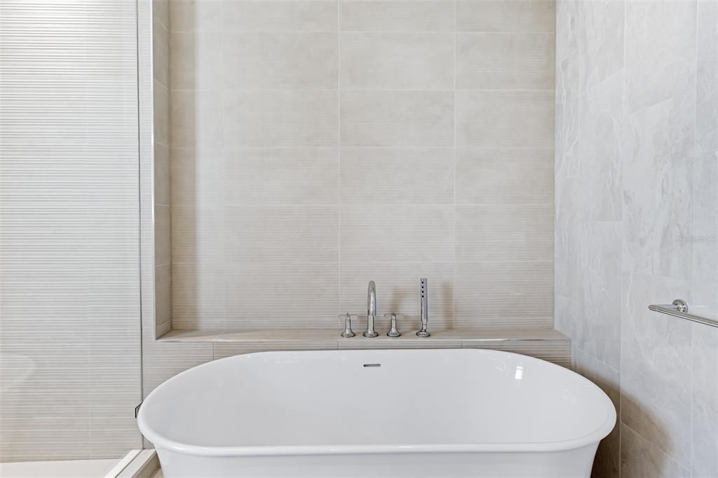 待售: $2,287,000 (3 贝兹, 3 浴室, 2156 平方英尺)