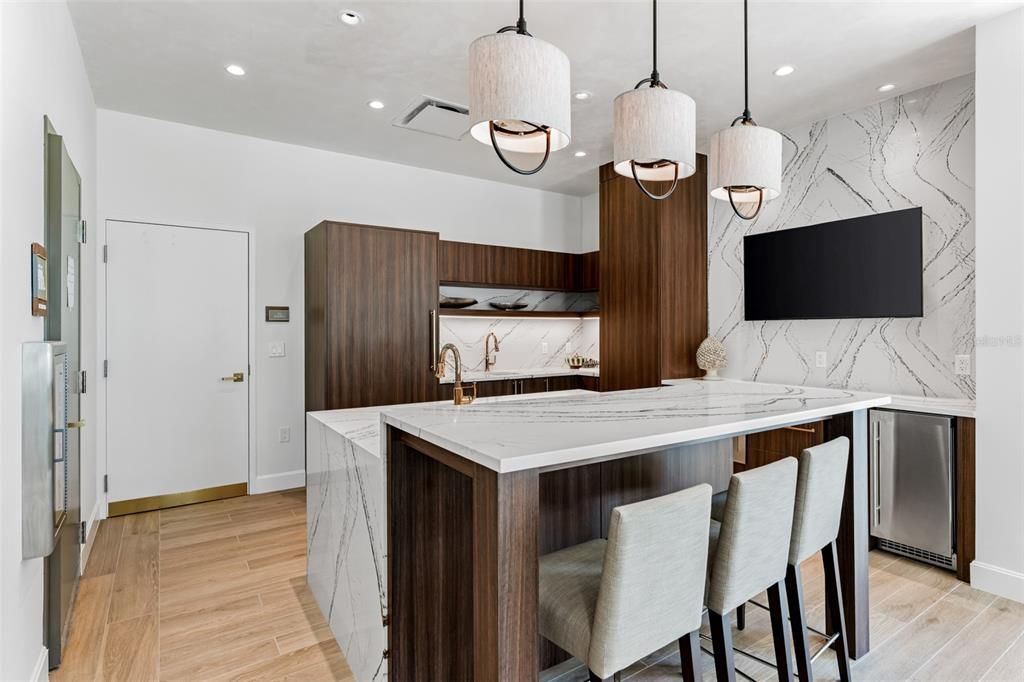 待售: $2,287,000 (3 贝兹, 3 浴室, 2156 平方英尺)