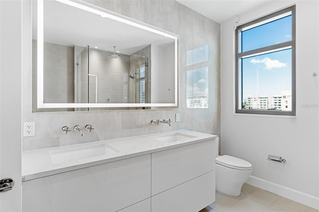 待售: $2,287,000 (3 贝兹, 3 浴室, 2156 平方英尺)