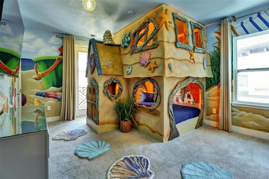 For Sale: $2,190,000 (6 beds, 6 baths, 4704 Square Feet)