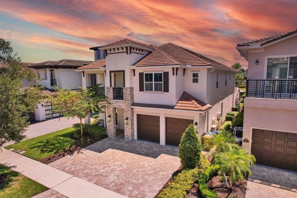 For Sale: $2,190,000 (6 beds, 6 baths, 4704 Square Feet)