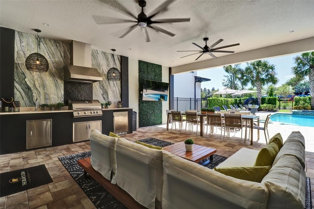 For Sale: $2,190,000 (6 beds, 6 baths, 4704 Square Feet)