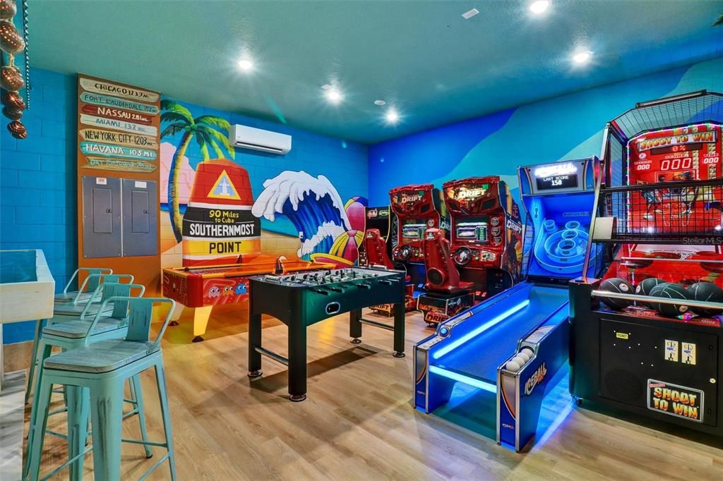 For Sale: $2,190,000 (6 beds, 6 baths, 4704 Square Feet)