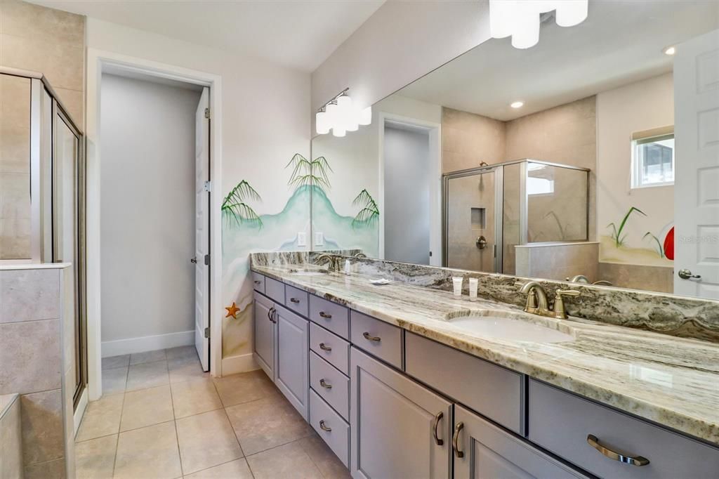 For Sale: $2,190,000 (6 beds, 6 baths, 4704 Square Feet)