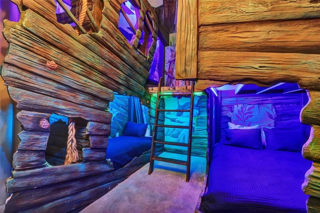 For Sale: $2,190,000 (6 beds, 6 baths, 4704 Square Feet)