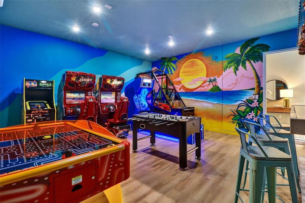 For Sale: $2,190,000 (6 beds, 6 baths, 4704 Square Feet)