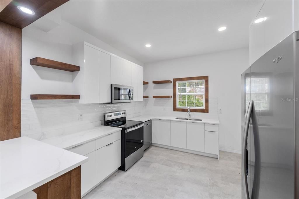 待售: $425,000 (5 贝兹, 3 浴室, 3061 平方英尺)