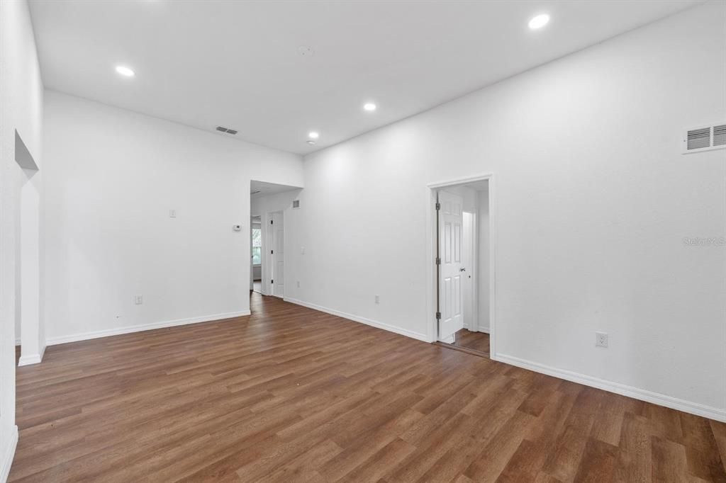 待售: $425,000 (5 贝兹, 3 浴室, 3061 平方英尺)