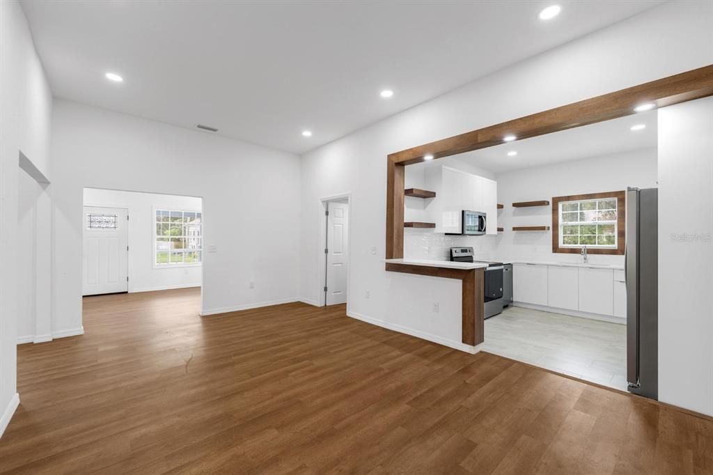 待售: $425,000 (5 贝兹, 3 浴室, 3061 平方英尺)