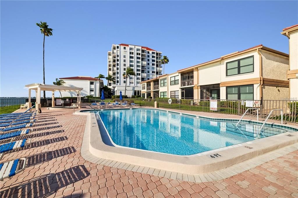 Active With Contract: $515,000 (2 beds, 2 baths, 1054 Square Feet)