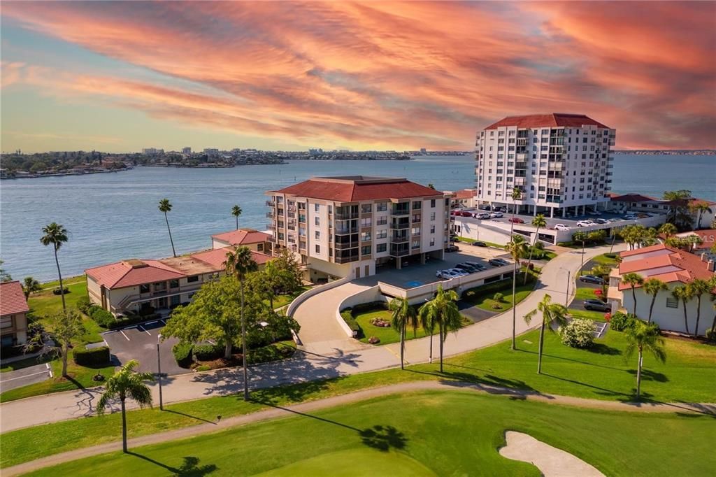 Active With Contract: $515,000 (2 beds, 2 baths, 1054 Square Feet)