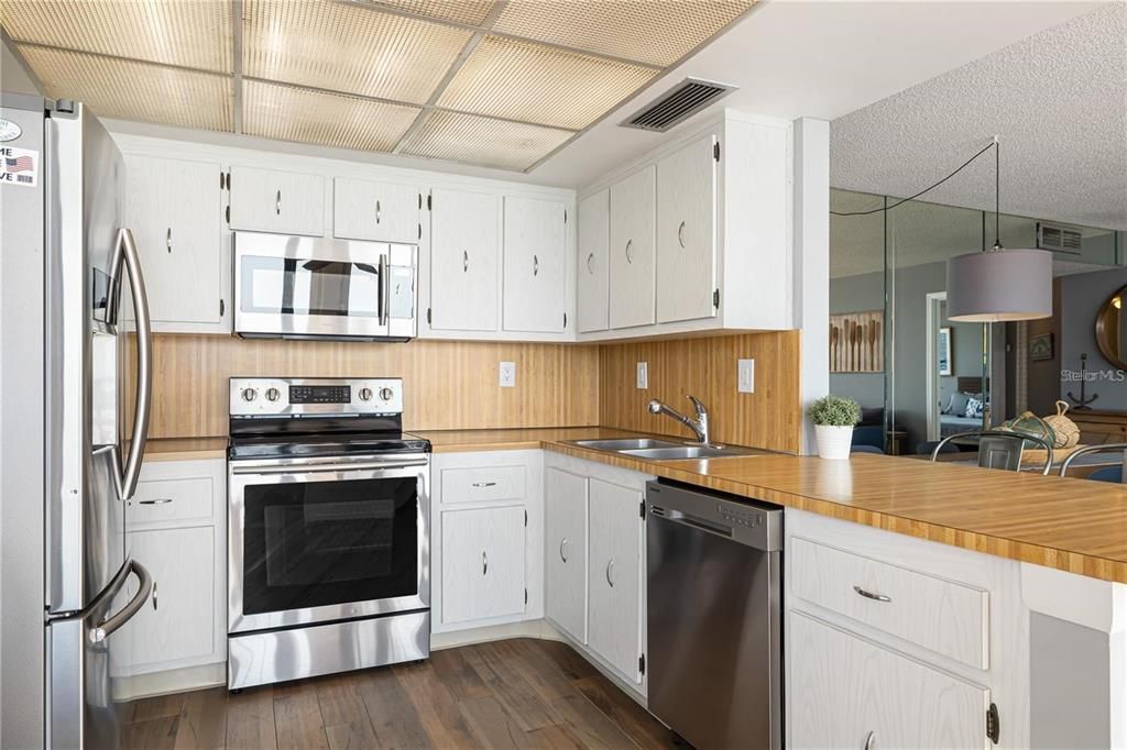 Active With Contract: $515,000 (2 beds, 2 baths, 1054 Square Feet)