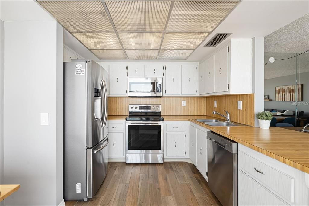 Active With Contract: $515,000 (2 beds, 2 baths, 1054 Square Feet)