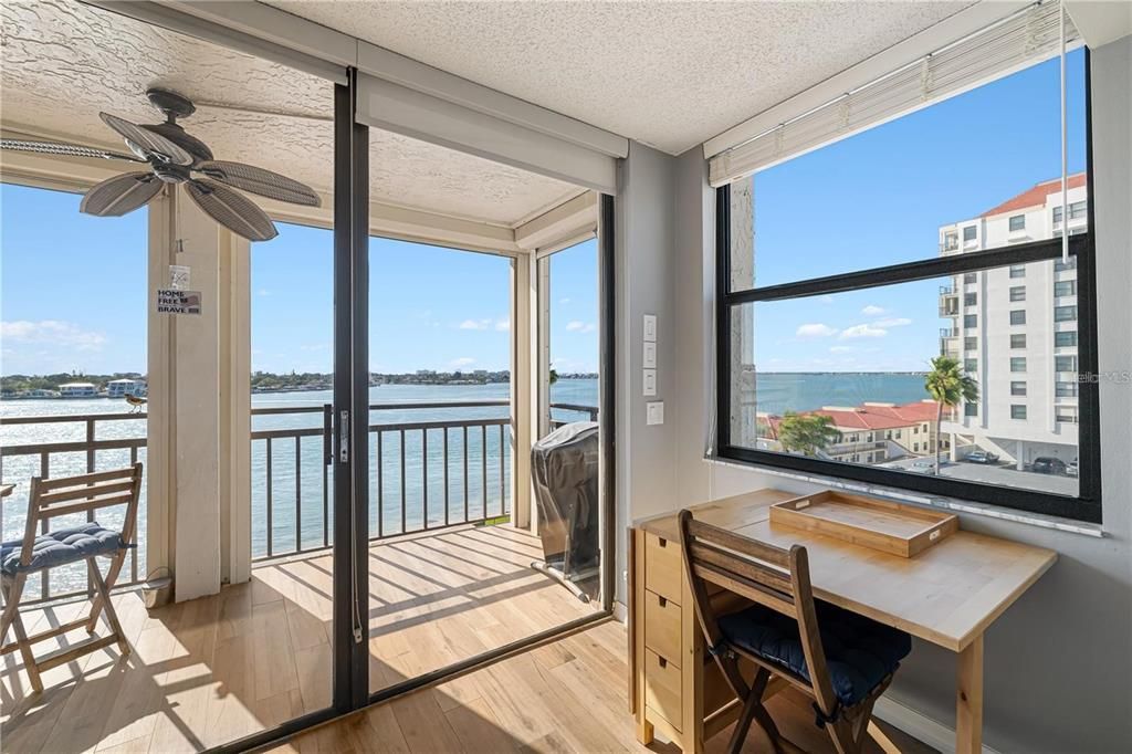 Active With Contract: $515,000 (2 beds, 2 baths, 1054 Square Feet)