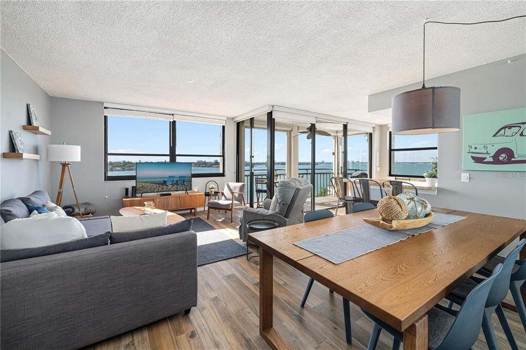 Active With Contract: $515,000 (2 beds, 2 baths, 1054 Square Feet)