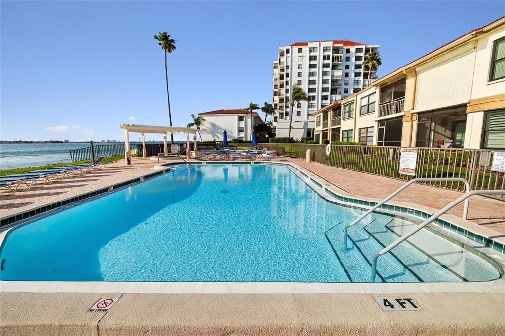 Active With Contract: $515,000 (2 beds, 2 baths, 1054 Square Feet)