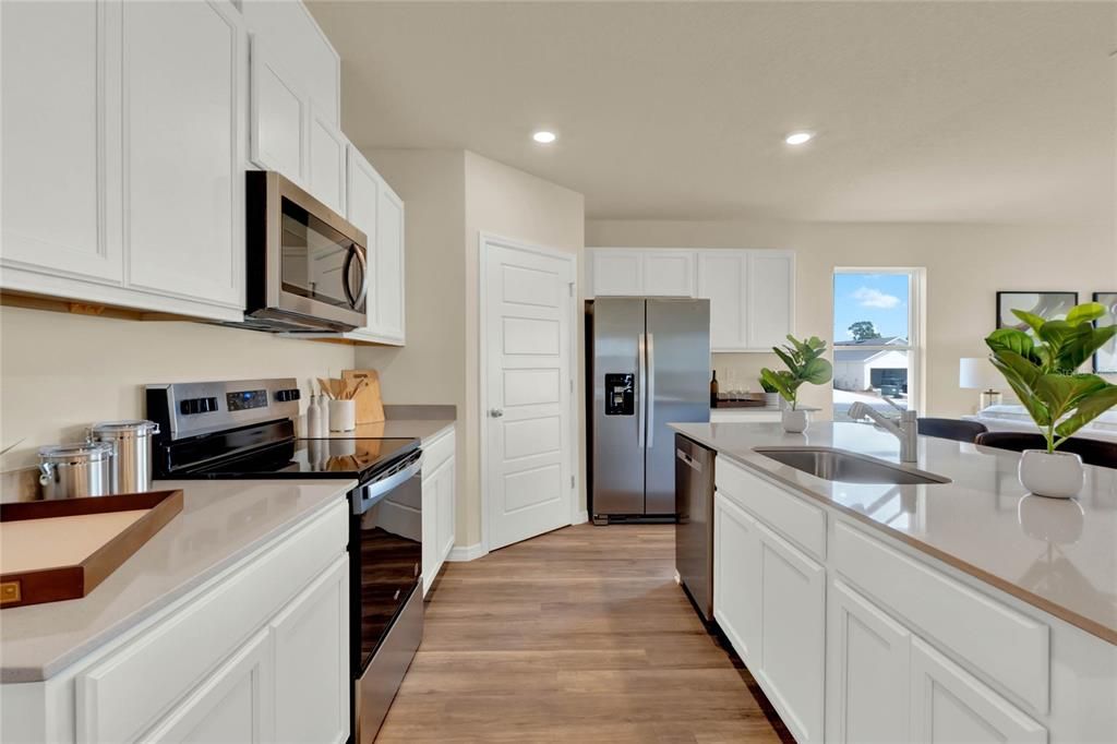 Active With Contract: $385,990 (5 beds, 3 baths, 2077 Square Feet)