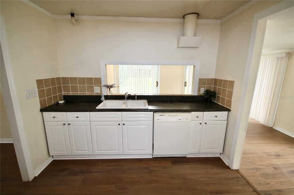 出租: $1,600 (3 贝兹, 1 浴室, 1619 平方英尺)