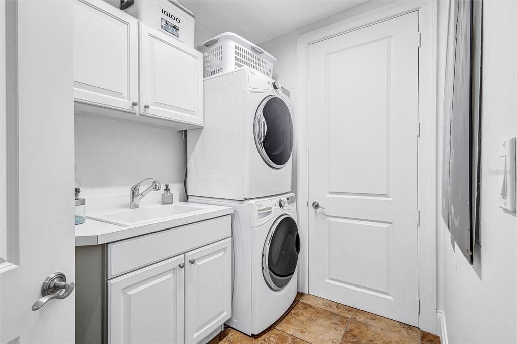 Active With Contract: $495,000 (2 beds, 2 baths, 1978 Square Feet)