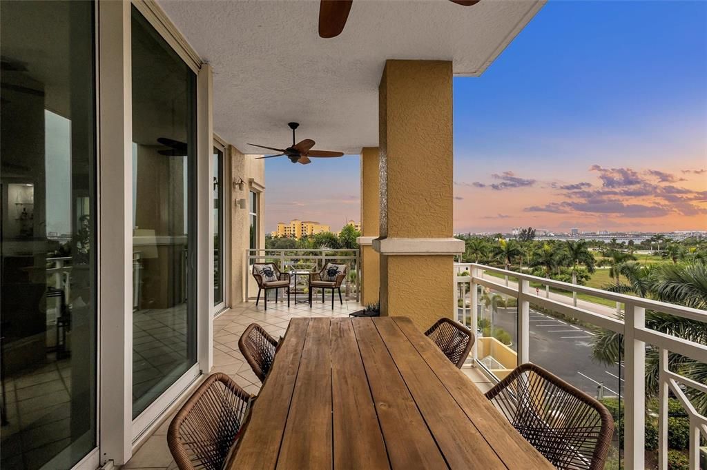 Active With Contract: $495,000 (2 beds, 2 baths, 1978 Square Feet)