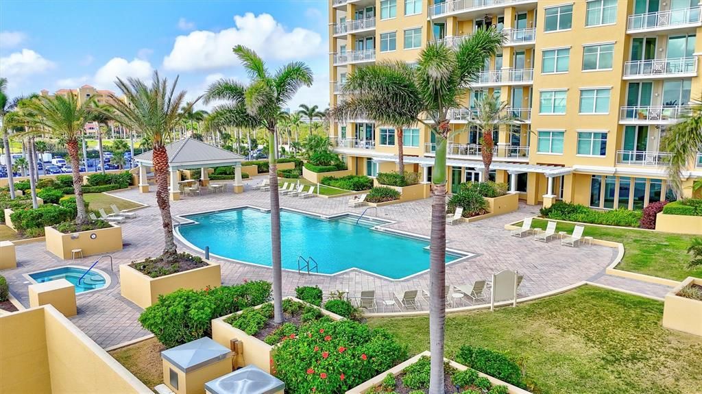 Active With Contract: $495,000 (2 beds, 2 baths, 1978 Square Feet)