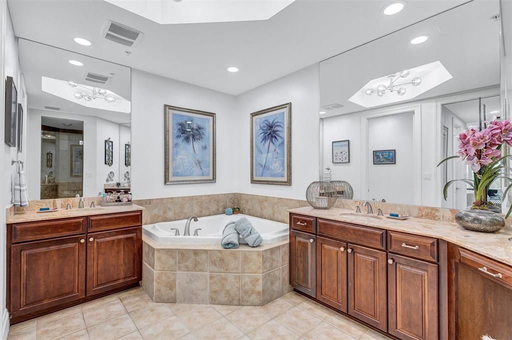 Active With Contract: $495,000 (2 beds, 2 baths, 1978 Square Feet)