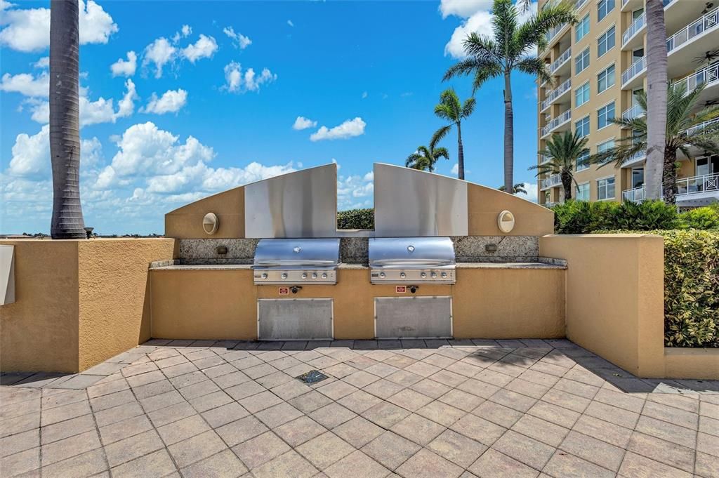 Active With Contract: $495,000 (2 beds, 2 baths, 1978 Square Feet)