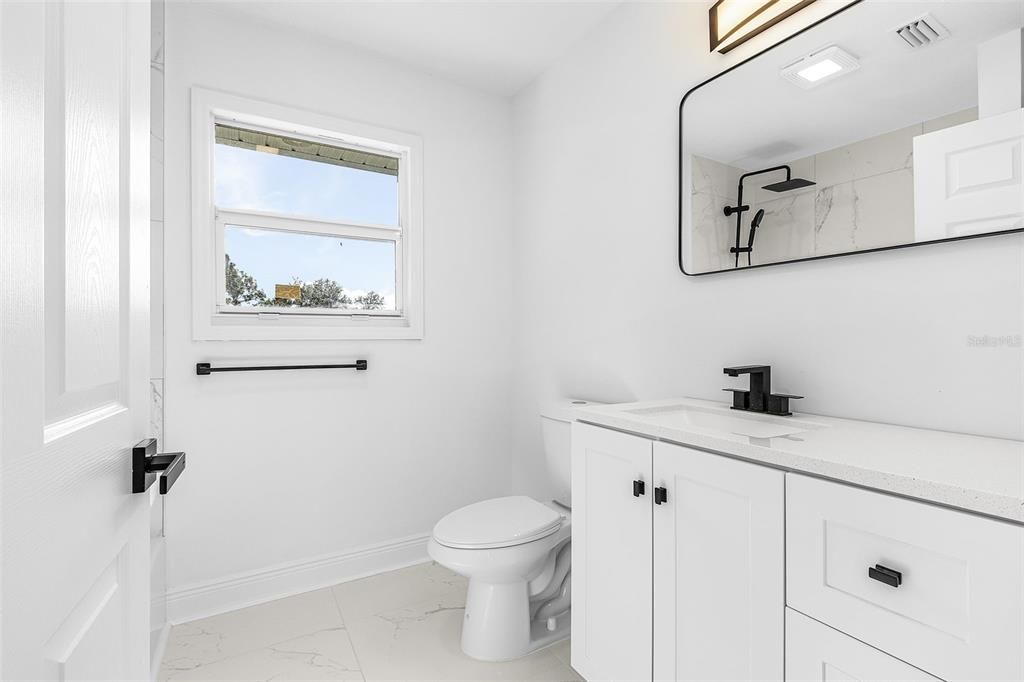 合同活跃: $299,900 (2 贝兹, 2 浴室, 1032 平方英尺)