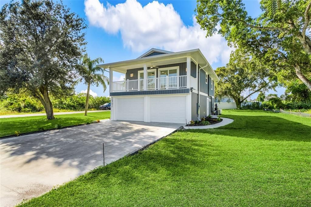 合同活跃: $299,900 (2 贝兹, 2 浴室, 1032 平方英尺)