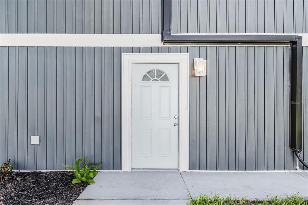 合同活跃: $299,900 (2 贝兹, 2 浴室, 1032 平方英尺)