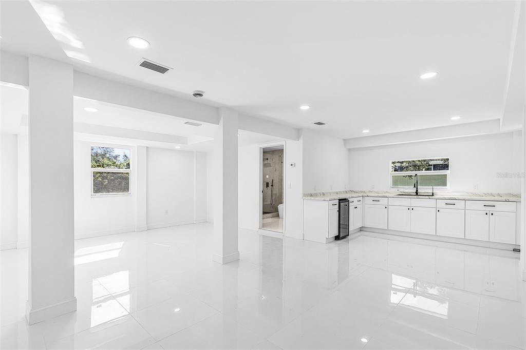 合同活跃: $299,900 (2 贝兹, 2 浴室, 1032 平方英尺)