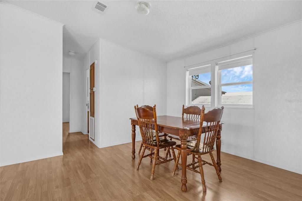 待售: $125,000 (2 贝兹, 1 浴室, 1000 平方英尺)