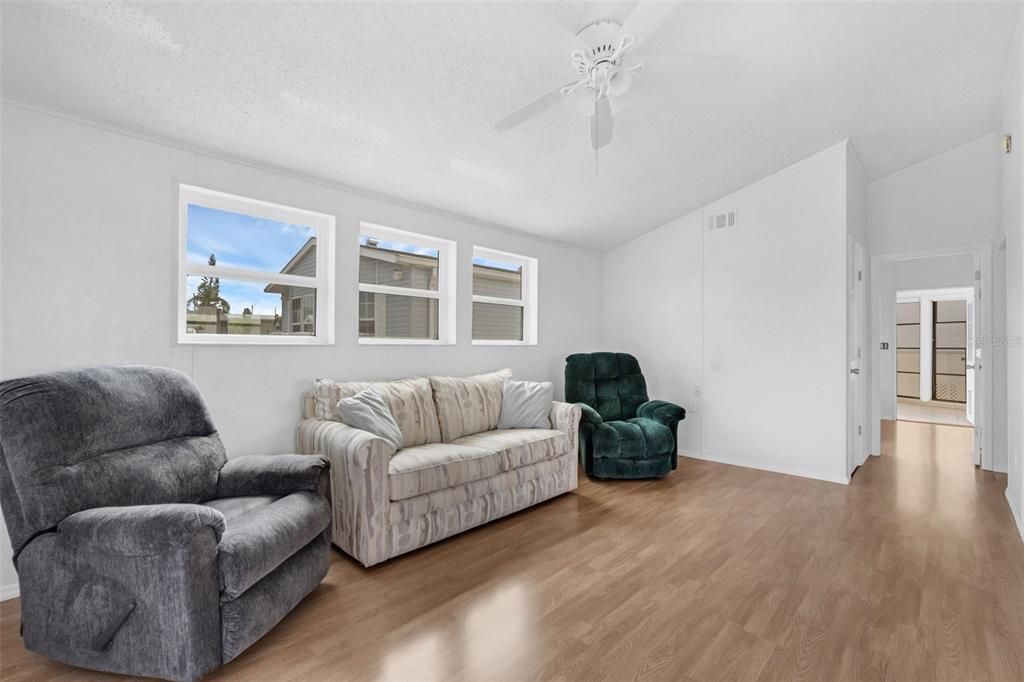 待售: $125,000 (2 贝兹, 1 浴室, 1000 平方英尺)