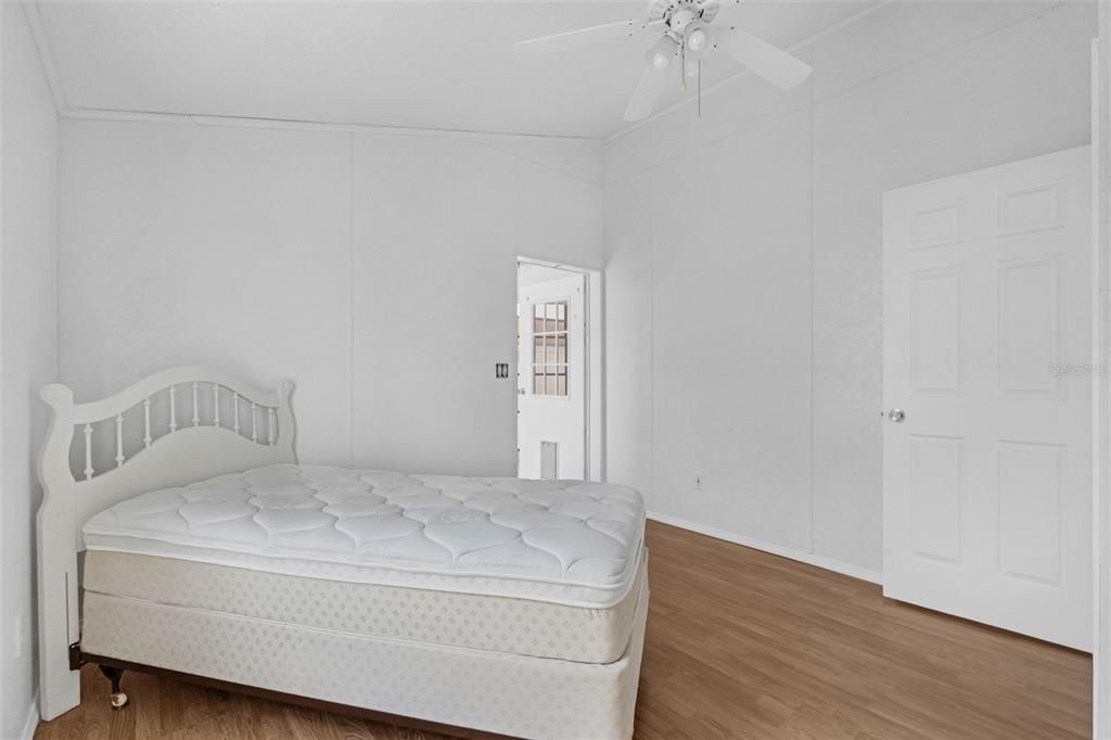 待售: $125,000 (2 贝兹, 1 浴室, 1000 平方英尺)