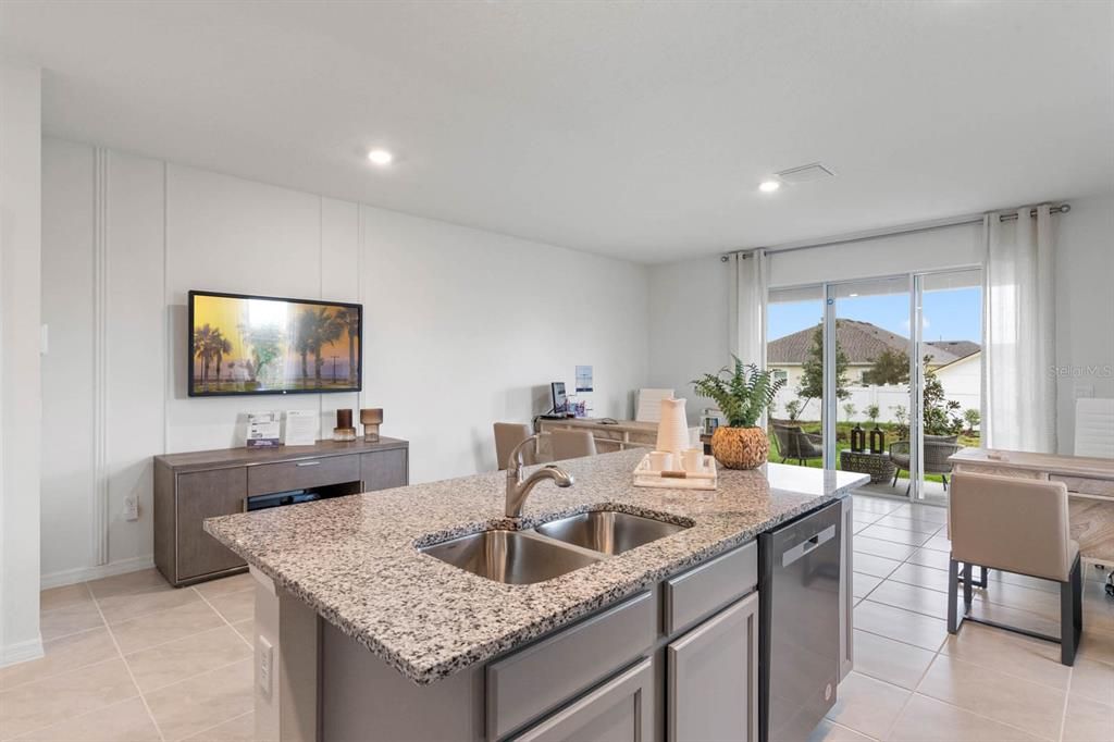 Active With Contract: $300,490 (3 beds, 2 baths, 1758 Square Feet)