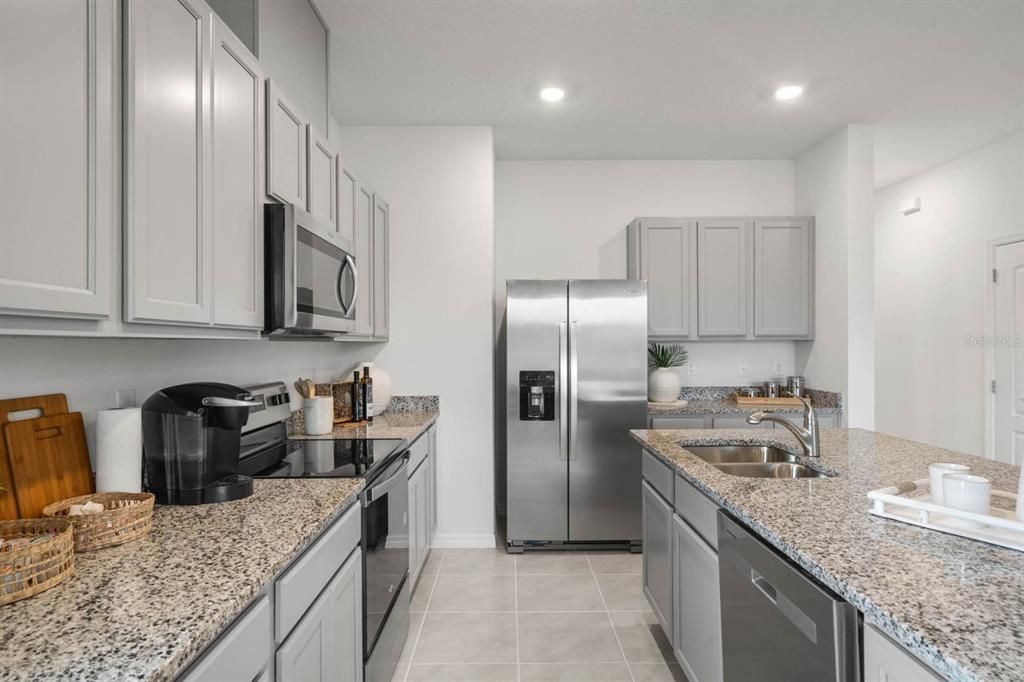 Active With Contract: $300,490 (3 beds, 2 baths, 1758 Square Feet)