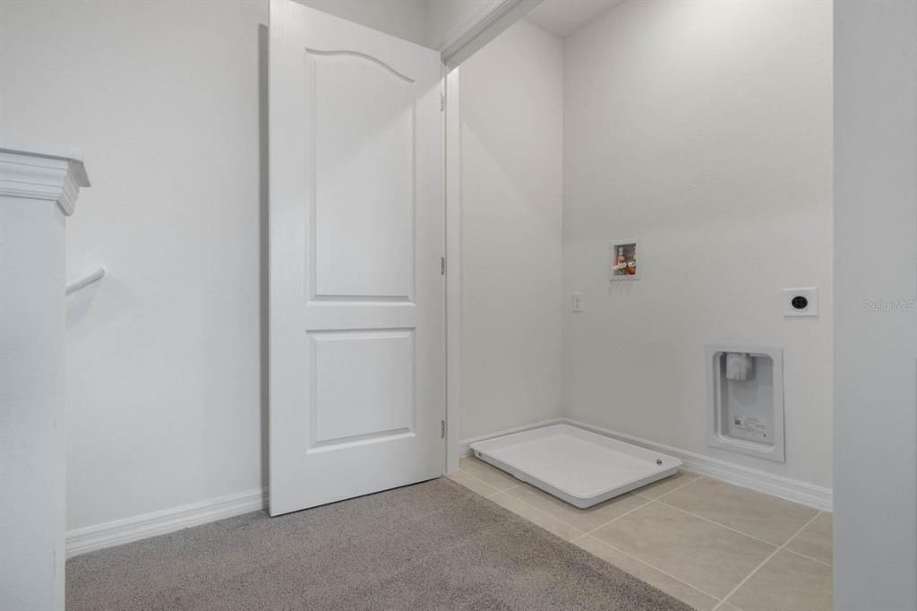 Active With Contract: $300,490 (3 beds, 2 baths, 1758 Square Feet)