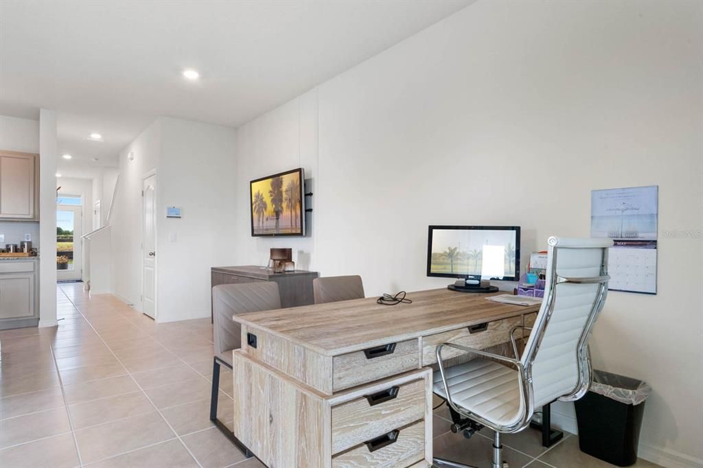 Active With Contract: $300,490 (3 beds, 2 baths, 1758 Square Feet)