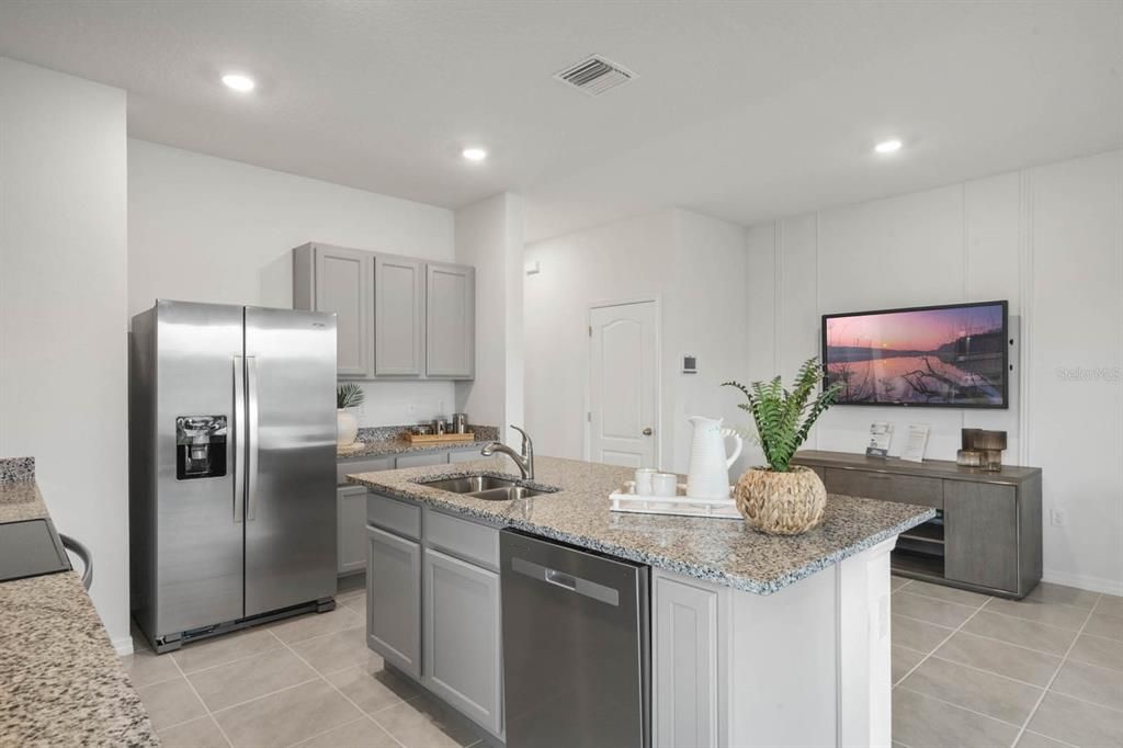 Active With Contract: $300,490 (3 beds, 2 baths, 1758 Square Feet)